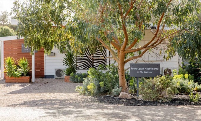 Sandy Point Copropriété | Prom Coast 3 ~ Beach Getaway ~ Stunning Beach!