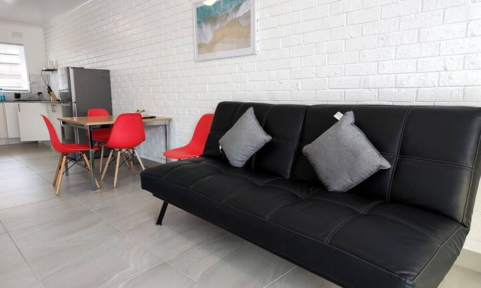 Oak Park Maison | *Promo!* 2-Min to Train Station!