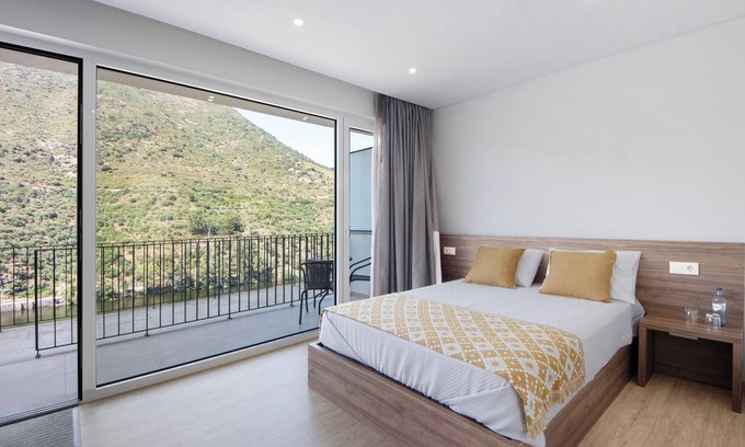 Armamar Station Balnéaire | Property In A Holiday Village 'Quinta Da Pedra Caldeira B' with Mountain View and Air Conditioning
