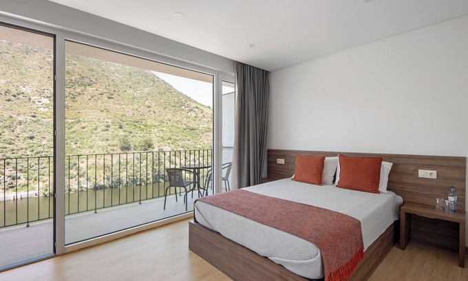 Armamar Station Balnéaire | Property In A Holiday Village 'Quinta Da Pedra Caldeira C' with Mountain View and Air Conditioning