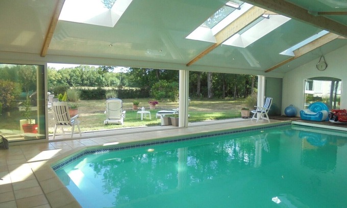 Le Cellier Maison | Propriété avec piscine intérieure et chauffée toute l'année, même en plein hiver