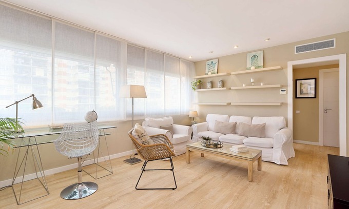 La Vall d'Hebron Appartement | Propriété avec parking, wifi, métro & à 8 min du centre-ville en métro.