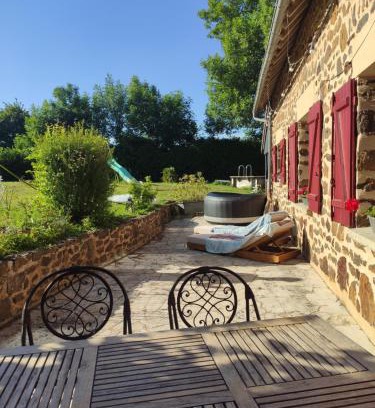 La Bazoge Maison | Propriété 15mn du circuit des 24h, avec piscine, parking privé