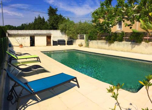 Bedarrides Villa | Provencal part with private pool, near Avignon, 6 sleeps.