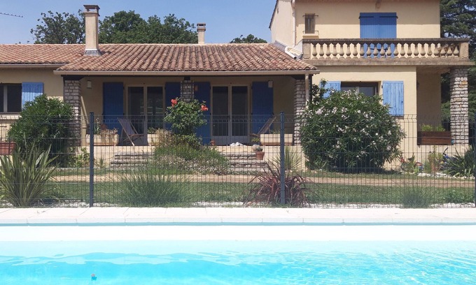 Blauzac Villa | Villa provençale et appartement indépendant, clim jardin & piscine.