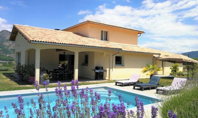 Curbans Villa | Villa provençale tout confort ,piscine, entre Gap et Sisteron
