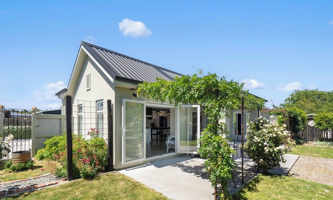 Martinborough Maison | Provence on Cologne - Martinborough Holiday Home