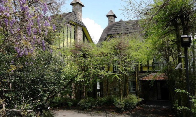 Ren'ai Lit Et Petit-Déjeuner | Provence Rose Lodge in Ching Jing