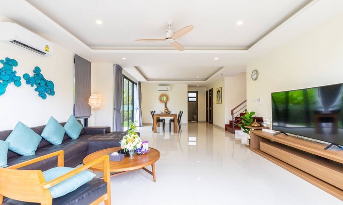 Bang Tao Villa | Fournit des meubles modernes et une piscine privée sous la marque Banyan Tree.