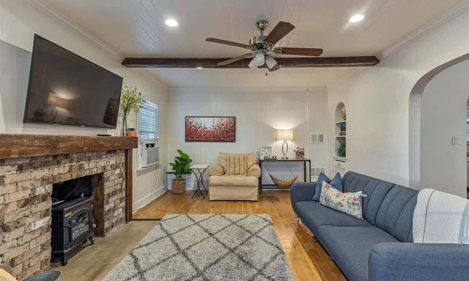 Provo Maison | Provo Airport, Two Units, Pickleball Close By!