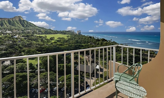 Waikiki Maison | Proximity at its Best! 2 Convenient Units near Queen's Surf Beach, Pets Allowed!