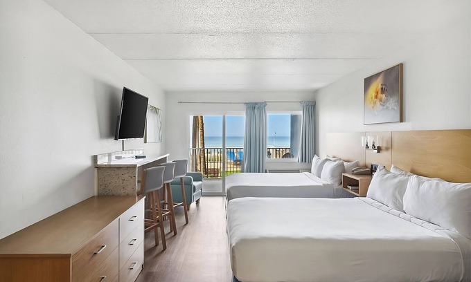 Fort Bay Maison | Proximity at its Best! Gulf View, Full Kitchen, Beachfront Property w/ Pool!