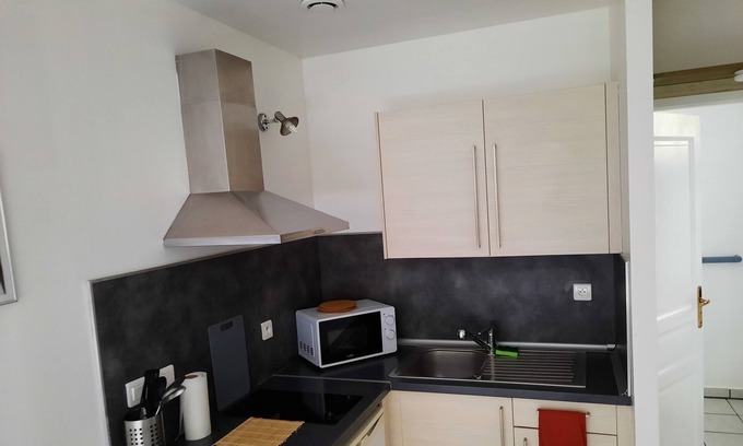 Maubeuge Appartement | Proximité zone industrielle, WIFI, Netflix, Tout confort