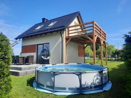 Czarna Dabrowka Maison | Przy jeziorze - domek na Kaszubach z balią