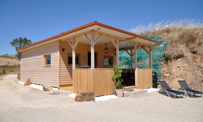 Sao Bartolomeu de Messines Maison | Wooden house on a lake with beach & playground (opt. rental car)