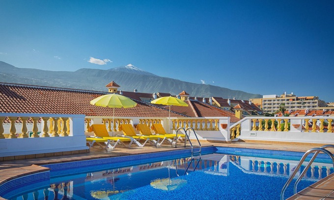 Puerto de la Cruz Appartement | Puerto de La Cruz Family Apartment, Heated Pool, Mountain Views, Fast Wi-Fi
