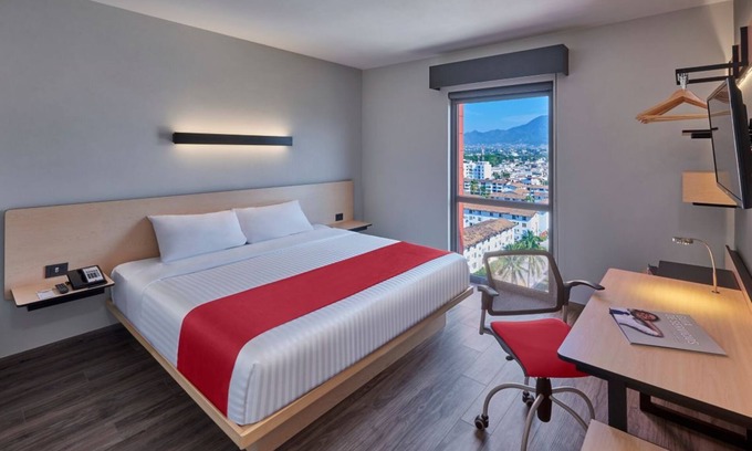 North Hotel Zone Hôtel | Puerto Vallarta Hotel Zone Stay – Marina, Beach, Dining & Shopping All Nearby