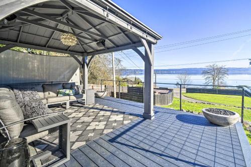 West Hills Maison | Puget Sound Cabin with Hot Tub and Water Views!