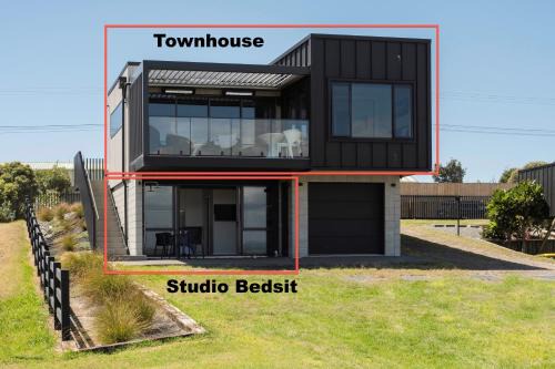 Pukehina Maison | Pukehina Estuary Sunset Views Townhouse & Studio