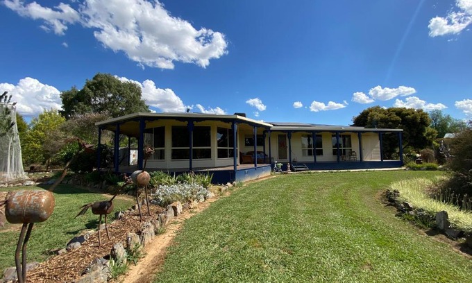 Rutherglen Maison | Pull Up Stumps