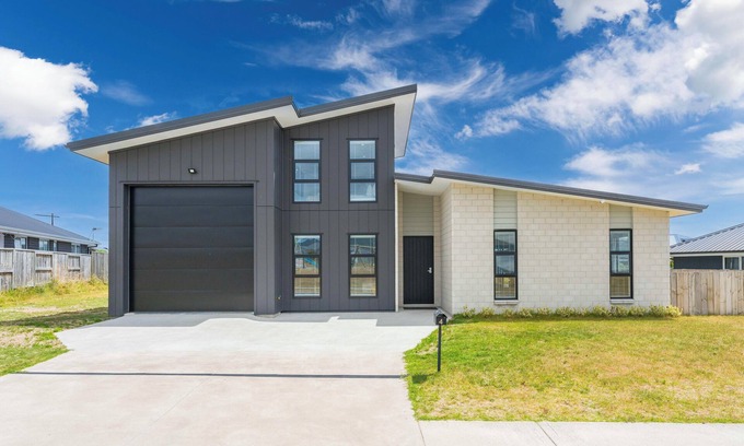 Wharewaka Maison | Puna Rise - Taupo Holiday Home