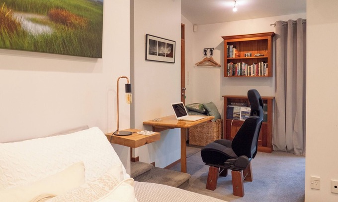 Plimmerton Appartement | Punga Hideaway- Set amongst native bush and birdsong