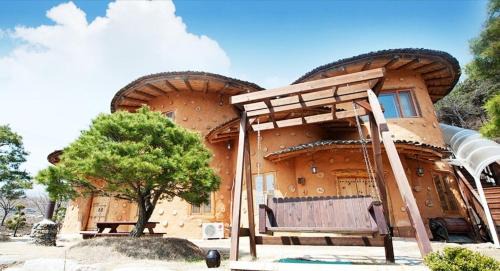 Yeongju Maison | Punggi Red Clay Pension