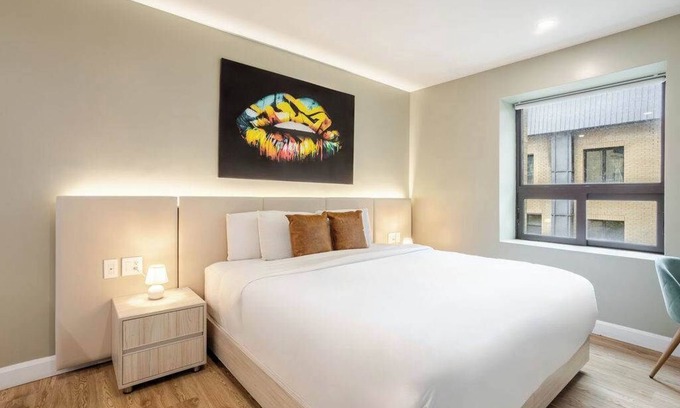 Gay Village Hôtel | Pure King – Berri-UQAM Escape