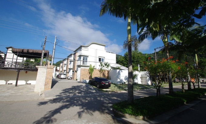 Juquehy Maison | Pur caprice !! Grande maison proche de la plage! Wifi gratuit! Paiement 12 X card