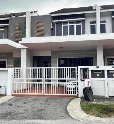Batu Arang Maison | Puteri Elaisha Homestay