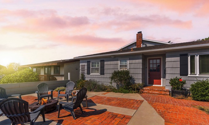 Point Loma Heights Maison | Putting Green, Firepit + Game Room & Outdoor Dining Near Beaches | Zola Street