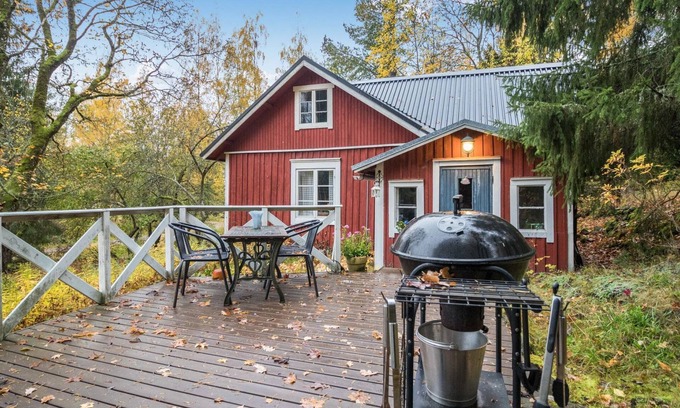 Karjalohja Maison | Puutarhurin mökki by Interhome