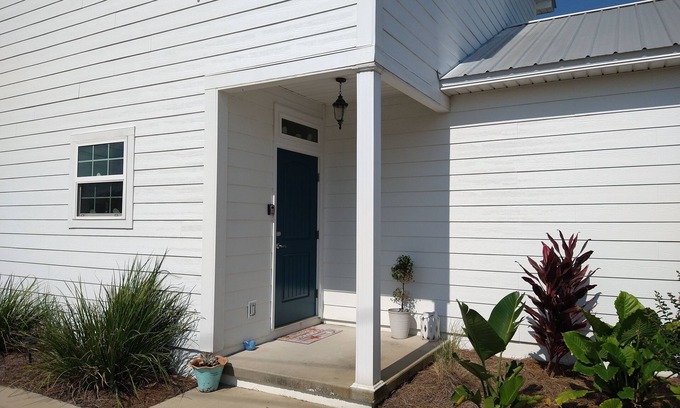 Kiska Beach Appartement | PVT POOL, 2 Br 1 Ba Apt. 1 Street Fr. bch. July special 50%off golfcart.