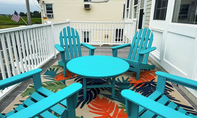 Salisbury Maison | Pvt West Facing Deck-Pro Design-AC-Beach Access