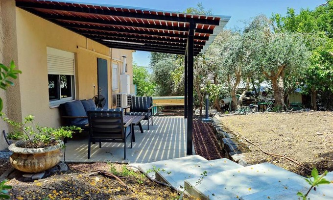 Kfar Szold Appartement | פינה בגינה- יחידת דיור מקסימה בקיבוץ בעמק החולה