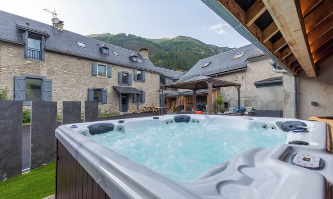 Vignec Chalet De Ski | Chalet Pyrénées KasaLilou: Jacuzzi & Aventure Montagne