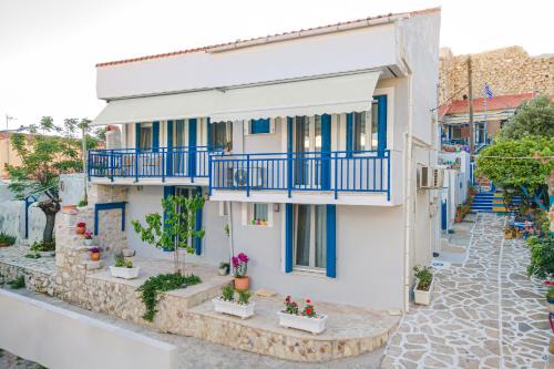 Pythagorion Appartement | Pythagoreio Blue Street Apartment with Terrace