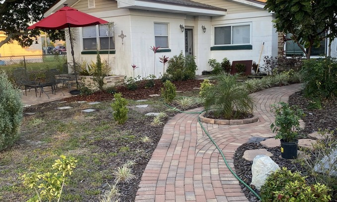 Eagle Lake Maison | Q’s Residence In The Heart of Eagle Lake