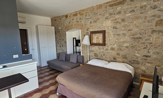 Potenza Maison | Quadruple Double Studio and Sofa Bed and Private Parking in Loco