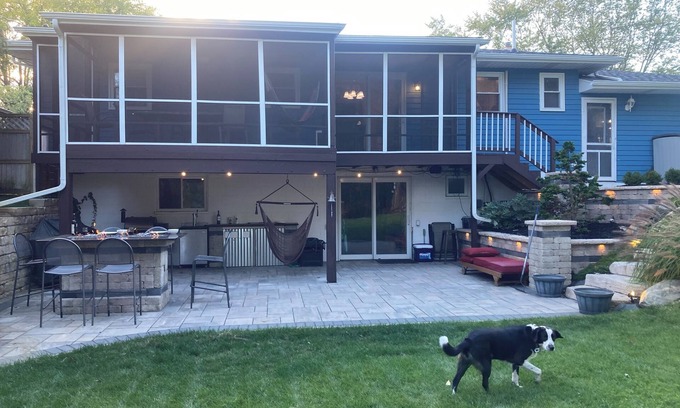 Wolverine Lake Maison | Quaint Relaxing Vacation Home with a Lake View