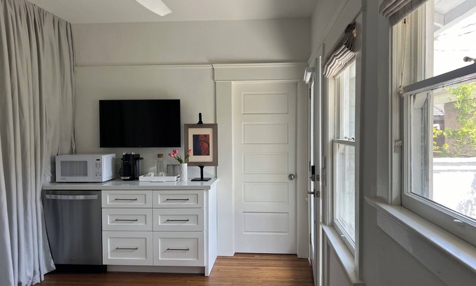 Mission Hills Appartement | Quaint 1-Bed Suite in Mission Hills