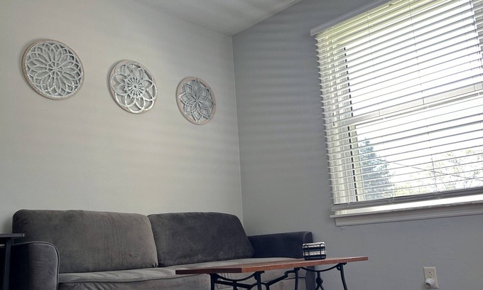 Champaign Maison | Quaint 2 bed in Champaign