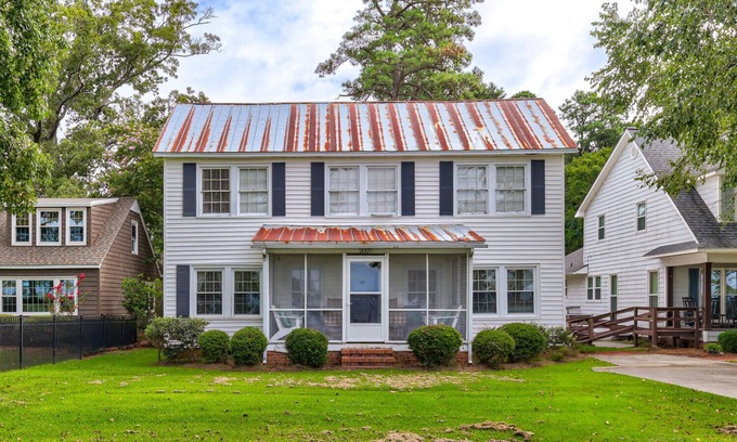 Lake Waccamaw Maison | Quaint 5-bedroom family lake front house in Lake Waccamaw