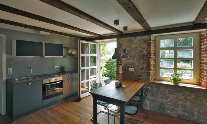 Detmold Maison | Appartement pittoresque avec cheminée et sauna