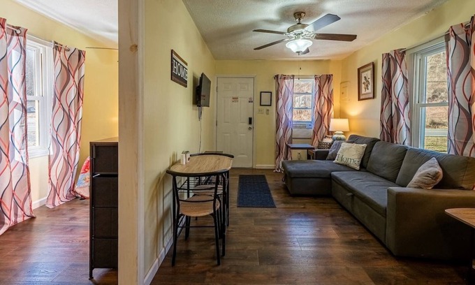 True Cabine | Quaint Cabin By The Creek Privat