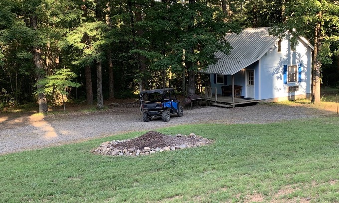 Dover Cabine | Quaint cabin in the heart of the Ozark Mountains.