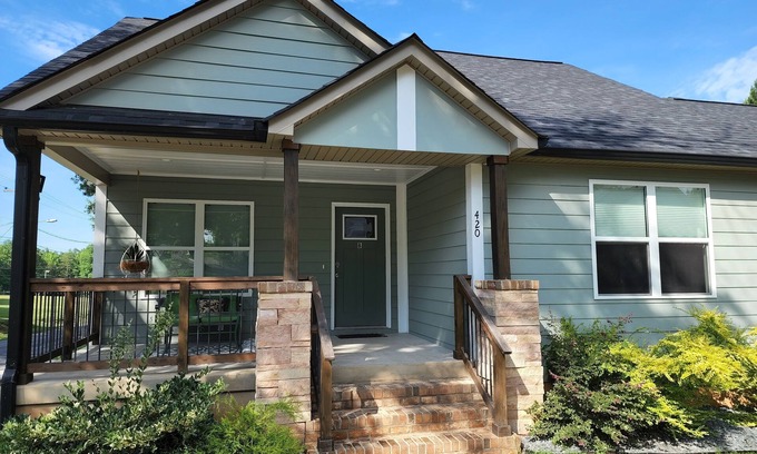 Waxhaw Maison | Quaint Condo in Waxhaw. Walking distance to all attractions!