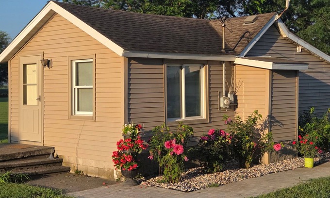 Leroy Maison | Quaint Country Home with Hot Tub