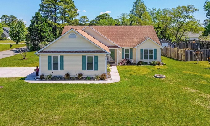 Wilmington Maison | Quaint, Cozy, Very Clean & Close to the BEACH 3 bedroom home w/ sunroom & office