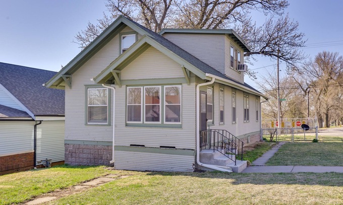 Omaha Maison | Quaint Omaha Home < 5 Mi to Downtown!